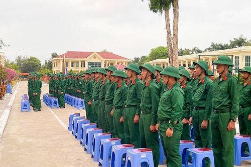 Chiến sĩ mới làm quen môi trường quân ngũ