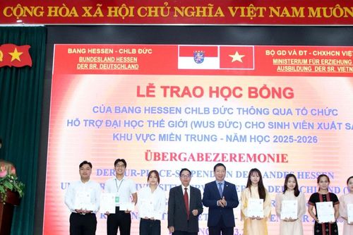 Đại học Đà Nẵng trao học bổng cho 35 sinh viên xuất sắc khu vực miền Trung
