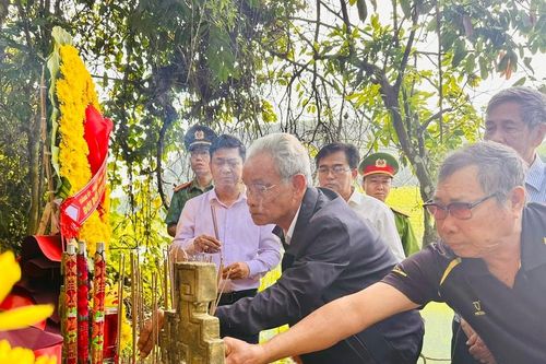 Viếng hương di tích lịch sử Căn cứ Thị ủy Tam Kỳ