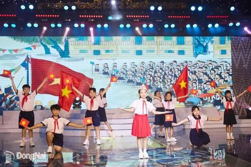 Tiến lên Đoàn viên