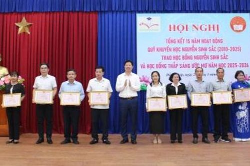 Quỹ Khuyến học Nguyễn Sinh Sắc: Trao học bổng và quà cho 45.000 lượt học sinh, sinh viên