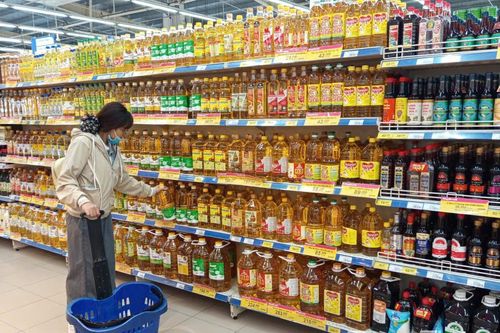 Tiểu thương, hàng quán nỗ lực 'neo giá' trước áp lực chi phí