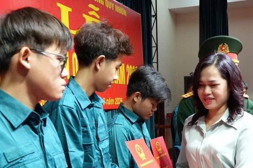 Phường Quy Nhơn kết nạp 95 chiến sĩ dân quân mới