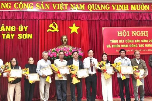 Nâng cao sức chiến đấu của tổ chức đảng và đảng viên