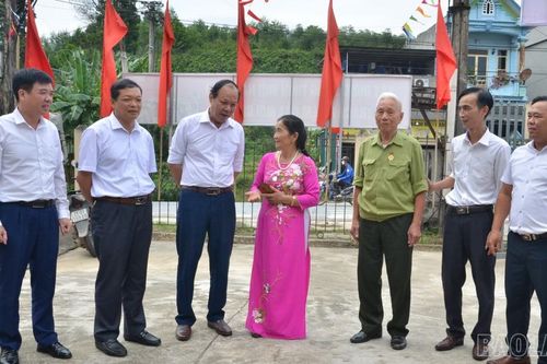 Trưởng thôn gương mẫu làm theo lời Bác