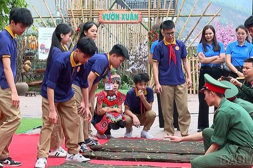 Chương trình 'Hành trình di sản - Bước chân cha ông' thu hút 840 người tham gia