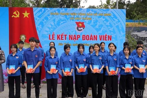 Bảo Thắng kết nạp 95 đoàn viên mới tại Di tích Chiến thắng đồn Phố Lu