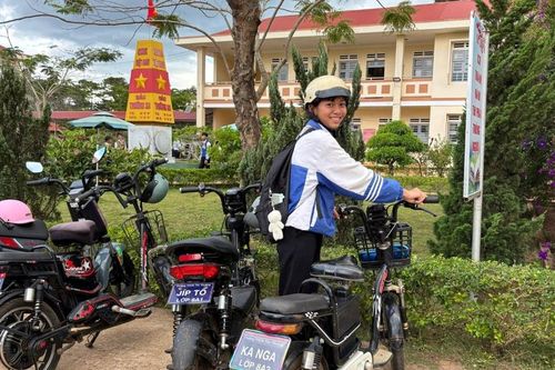 'Định danh' xe đạp điện giúp học sinh đến trường an toàn