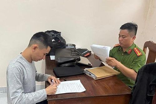 Kiên trì vận động nhiều đối tượng truy nã ra đầu thú