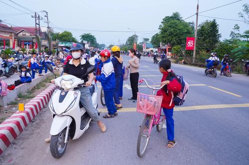 Tăng cường bảo đảm an toàn giao thông khu vực các trường học