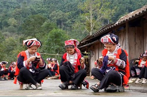 Giữ nghề Thêu của người Dao Đỏ