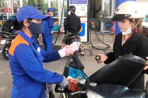 Giá xăng RON95-III tăng hơn 5.000 đồng/lít