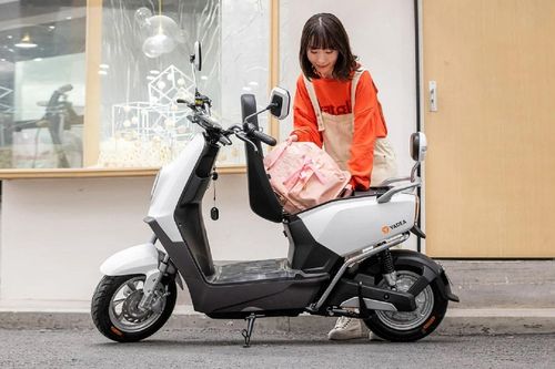 Xe máy điện cho học sinh: An toàn đến đâu và cần lưu ý gì khi sử dụng?