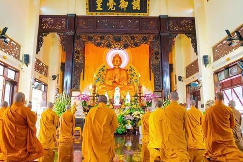 Chư Tăng chùa Bửu Đà Bố-tát, tụng giới kỳ đầu tiên trong năm Bính Ngọ
