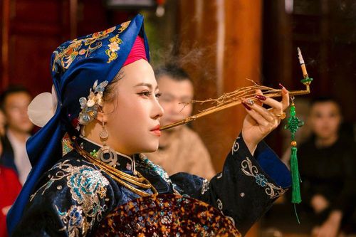 Cần vai trò định hướng của cơ quan quản lý văn hóa để khắc phục 'bội thực' cô đồng, thầy đồng