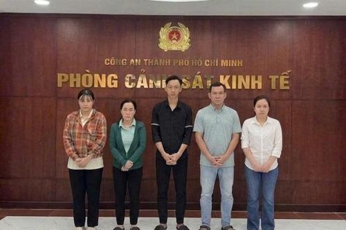 'Công xưởng kem trộn' giữa lòng thành phố thu lợi bất chính hàng tỷ đồng