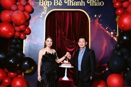 Chồng doanh nhân bay xuyên đêm từ Mỹ về, tạo bất ngờ 'khủng' trong sinh nhật Thanh Thảo
