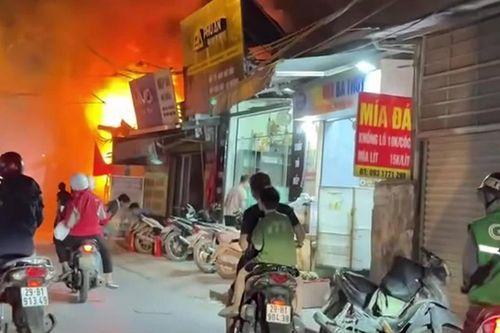 Hà Nội: Hỏa hoạn tại quán cafe 'hát cho nhau nghe'