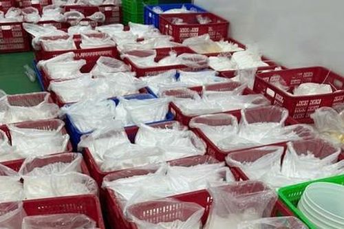 Công an TPHCM đột kích 'công xưởng kem trộn' quy mô rất lớn: Cảnh báo hiểm họa mỹ phẩm giả