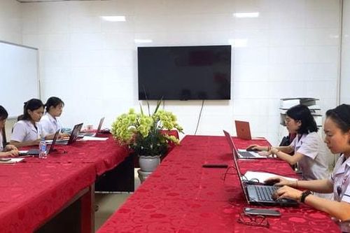 Xã Vĩnh Thanh đẩy mạnh làm sạch dữ liệu hồ sơ sức khỏe người dân