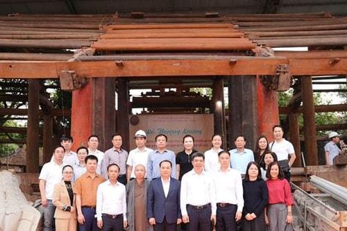 Từ những viên ngói cũ, dựng lại ký ức Cổ Loa
