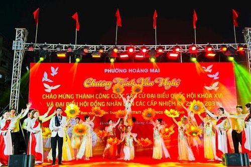 Đêm văn nghệ rực rỡ sắc màu tại phường Hoàng Mai chào mừng thành công bầu cử