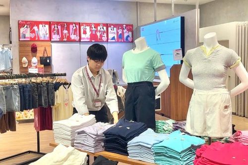 Thị trường thời trang giao mùa: Hàng đông giảm giá sâu, hàng hè tăng nhiệt