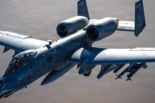 'Xe tăng bay' A-10 Warthog của Mỹ săn lùng mục tiêu Iran tại eo biển Hormuz