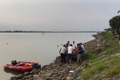 Rời nhà từ sáng sớm, cụ bà được phát hiện tử vong dưới sông