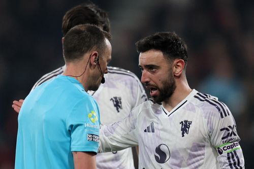 Bruno Fernandes nổi giận với VAR