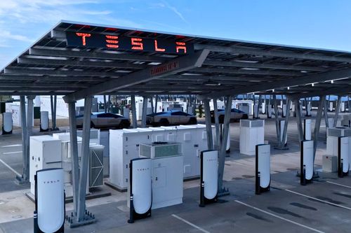 Tesla sẽ chi 2,9 tỷ USD mua thiết bị sản xuất pin mặt trời Trung Quốc