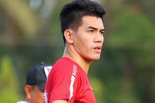 Tiến Linh gục xuống, không chỉ vì một pha bỏ lỡ