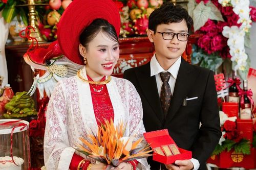 Chú rể TP.HCM tặng vợ 3 cây vàng tích cóp suốt 4 năm