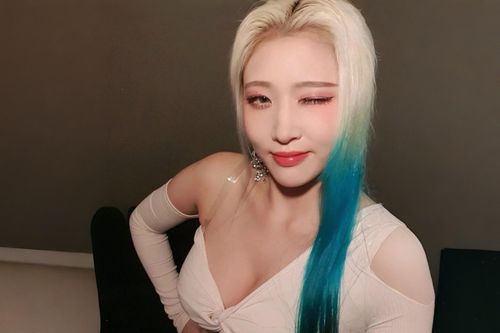 Nữ ca sĩ bị hành hung