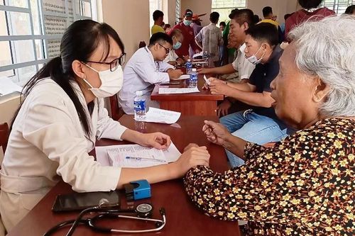 Đề xuất từ năm 2026 khám sức khỏe định kì miễn phí cho người nghèo, mắc bệnh mạn tính