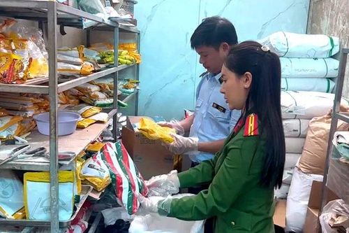 Thanh Hóa: Thu giữ gần 1 tấn thực phẩm không rõ nguồn gốc
