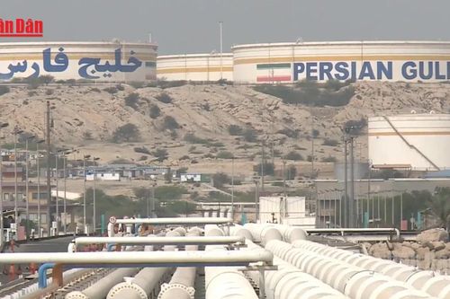 Mỹ nới lỏng trừng phạt dầu Iran để hạ nhiệt giá năng lượng