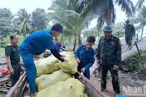 Tình quân dân Cà Mau giữa tâm điểm nông sản rớt giá