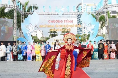 Tôn vinh và lan tỏa giá trị áo dài Việt