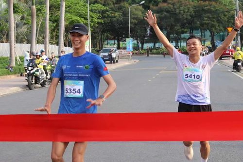Gần 5.000 học sinh, sinh viên TPHCM chạy việt dã