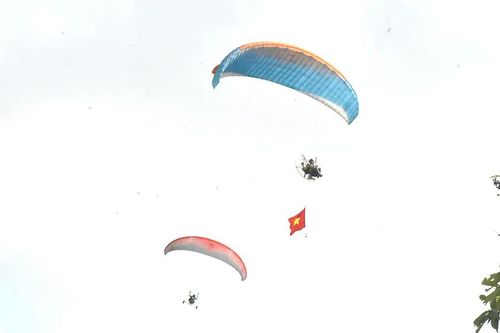 Mãn nhãn cuộc đua dù lượn ở vùng Bảy Núi, An Giang