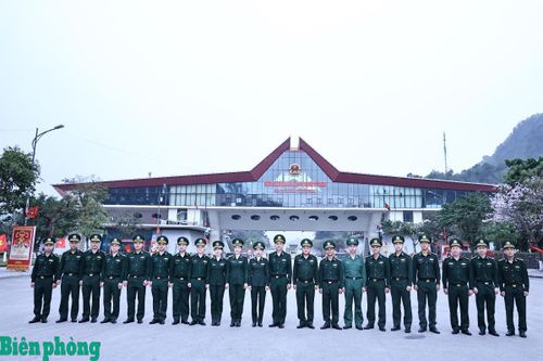 Tuổi trẻ Bộ đội Biên phòng tham quan, học tập tại cửa khẩu quốc tế Hữu Nghị