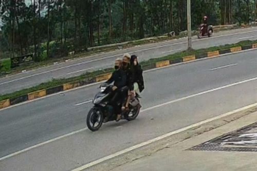 Bắt 3 đối tượng đập gãy biển số rồi dàn cảnh 'trả lại biển' để cướp xe