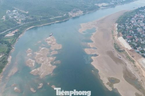 Sông Đà cạn nước, cát trắng lộ ra: Cảnh đẹp hiếm thấy, nỗi lo hiện hữu