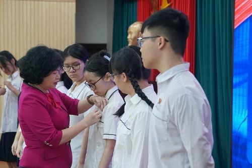 102 học sinh THCS Ngô Sĩ Liên vinh dự được kết nạp Đoàn trong Tháng Thanh niên
