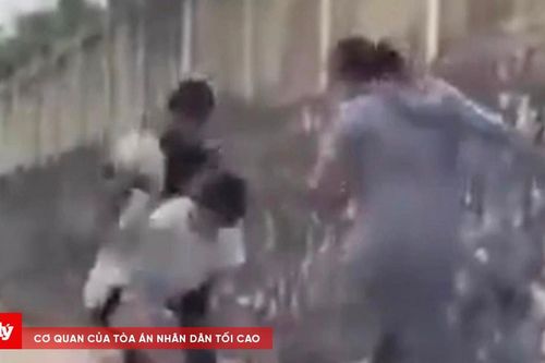 Nữ sinh bị đánh hội đồng đến bất tỉnh