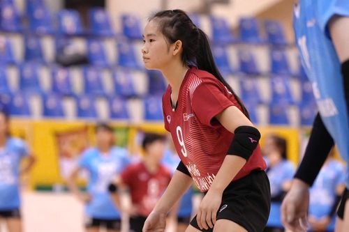 Libero 14 tuổi gây sốt ở Cúp bóng chuyền Hoa Lư, lên U18 Việt Nam
