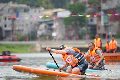 Tưng bừng giải Sup Race trên sông Bằng Giang