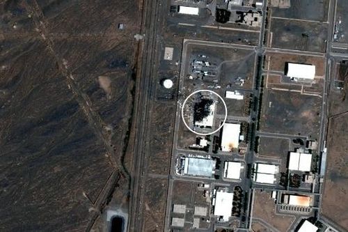 Iran nói cơ sở hạt nhân bị tấn công, Israel cảnh báo tăng cường không kích
