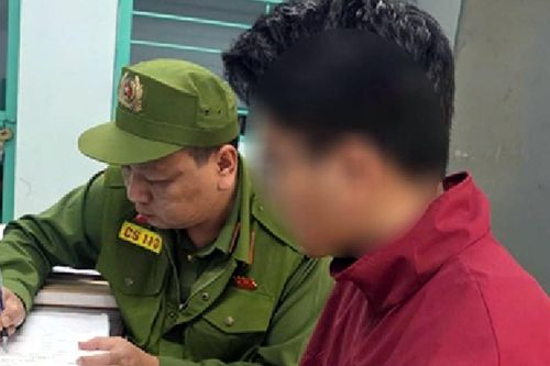 Thanh niên dùng điện thoại quay lén nhà vệ sinh nữ ở Hà Nội